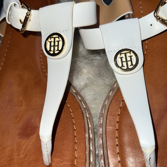 Tommy Hilfiger Women's Bennia Thong Flat Sandals in White Gently New in Box 8 - Picture 8 of 9